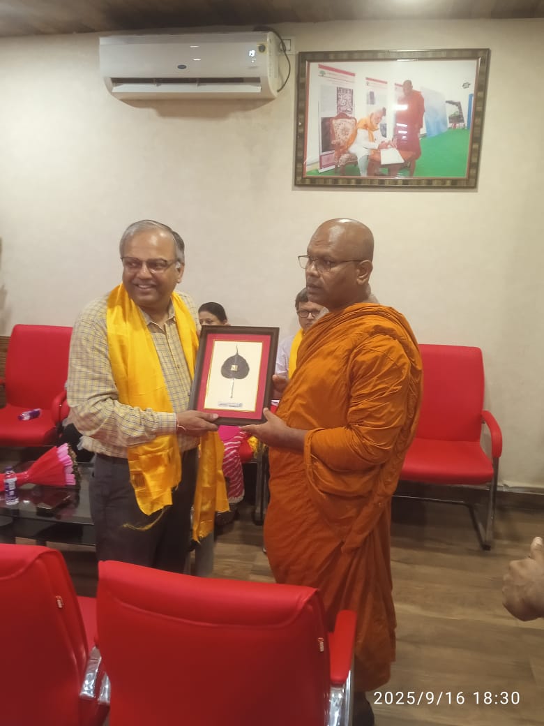 गया में बौद्ध भिक्षु से मुलाक़ात
