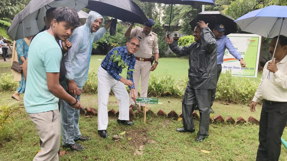 Under Swachhta Pakhwara, 2025 plantation at Central Revenue Colony, Salimpura Dumra, Patna have been done by and in  supervision of Sri Vikash Kumar, Chief  Commissioner and Sri Mohan Kumar Meena, Commissioner of Customs (P) Patna.